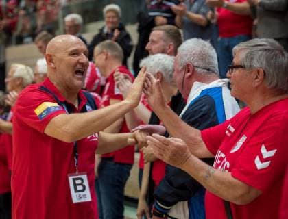 03-10-2018 Bad Langensalza Handball -Bundesliga Frauen Saison 2018 2019 DHB- Pokal THC Erfurt Bad Langensalza -- HSG Blomberg-Lippe Trainer Herbert Müller 99(Thueringer HC) - Dank an die Zuschauer- Aktion