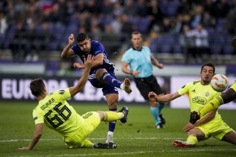 Dinamo Zagreb s defender Emir Dilaver and Anderlecht s Zakaria Bakkali fight for the ball during a game of Belgian soccer team RSC Anderlecht against Croatian team Dinamo Zagreb in Anderlecht, Thursday 04 October 2018, on day two of the Europa League group stage, in group D. JASPERxJACOBS  x05440578x