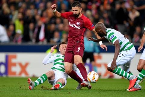 SOCCER - UEFA EL, RBS vs Celtic SALZBURG,AUSTRIA,04.OCT.18 - SOCCER - UEFA Europa League, group stage, Red Bull Salzburg vs Celtic FC Glasgow. Image shows Cristian Gamboa (Celtic), Munas Dabbur (RBS) and Youssuf Mulumbu (Celtic). GEPAxpictures xFlorianxErtl