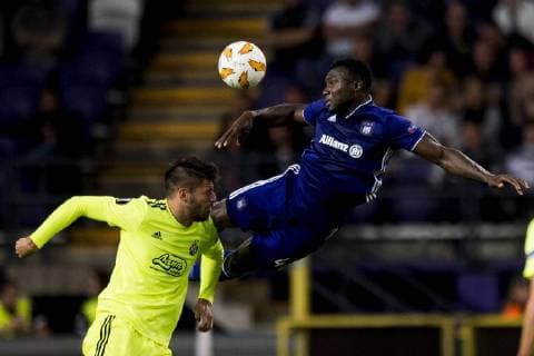 Sport Themen der Woche KW 40 Sport Bilder des Tages Dinamo Zagreb s forward Bruno Petkovic and Anderlecht s Bubacarr Sanneh fight for the ball during a game of Belgian soccer team RSC Anderlecht against Croatian team Dinamo Zagreb in Anderlecht, Thursday 04 October 2018, on day two of the Europa League group stage, in group D. JASPERxJACOBS  x05440612x