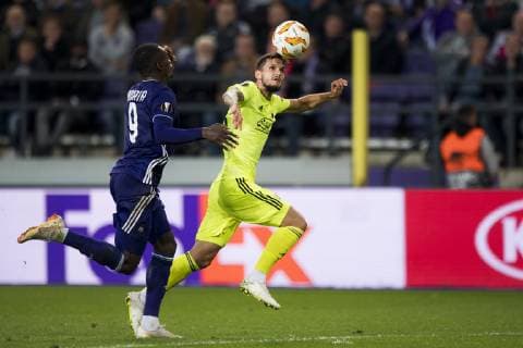 Anderlecht s Landry Dimata and Dinamo Zagreb s defender Petar Stojanovic fight for the ball during a game of Belgian soccer team RSC Anderlecht against Croatian team Dinamo Zagreb in Anderlecht, Thursday 04 October 2018, on day two of the Europa League group stage, in group D. JASPERxJACOBS  x05440622x