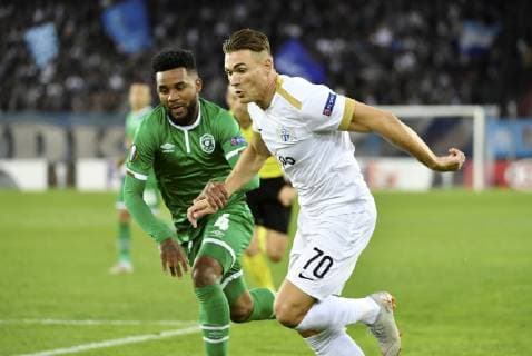 04-10-2018 Zuerich, Fussball Herren Saison 2018 2019 Europa League FC Zuerich - PFC Ludogores Rasgard im Bild : Benjamin Kololli (GC Zuerch) gegen 4 Cicinho (Ludogorets) Aktion Gestik Zweikampf