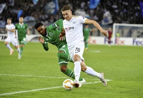 04-10-2018 Zuerich, Fussball Herren Saison 2018 2019 Europa League FC Zuerich - PFC Ludogores Rasgard im Bild : Benjamin Kololli (GC Zuerch) gegen 4 Cicinho (Ludogorets) Aktion Gestik Zweikampf