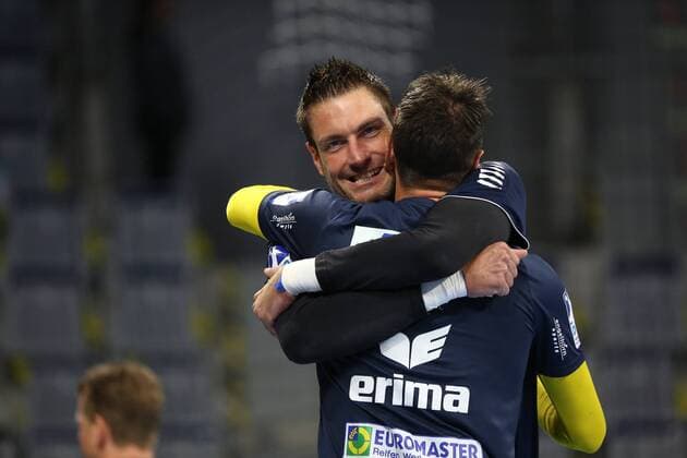 Carsten Lichtlein (Gummersbach) und Andy Schmid (Loewen) vor dem Spiel beim Spiel Rhein Neckar Loewen vs. VFL Gummersbach in der 1. Handball Bundesliga am 04.10.2018 Rhein Neckar Loewen vs. VFL Gummersbach, Handball, 1. Handball Bundesliga, 04.10.2018 Mannheim *** Carsten Lichtlein Gummersbach and Andy Schmid Loewen before the match Rhein Neckar Loewen vs VFL Gummersbach in the 1 Handball Bundesliga at 04 10 2018 Rhein Neckar Loewen vs VFL Gummersbach Handball 1 Handball Bundesliga 04 10 2018 Mannheim Copyright: xEIBNER MichaelxBermelx EP_MBL