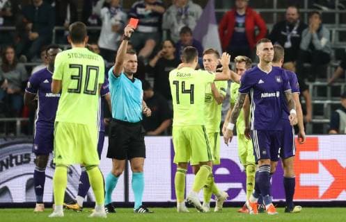 Anderlecht s Ognjen Vranjes receives a red card from the referee during a game of Belgian soccer team RSC Anderlecht against Croatian team Dinamo Zagreb in Anderlecht, Thursday 04 October 2018, on day two of the Europa League group stage, in group D. VIRGINIExLEFOUR  x05440650x
