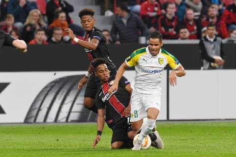 Leon Bailey ( Bayer 04 Leverkusen ) und Wendell ( Bayer 04 Leverkusen ) im Zweikampf mit Acoran ( AEK Larnaka ). 04.10.2018, Fussball, Europa League, Bayer 04 Leverkusen vs AEK Larnaka DFL REGULATIONS PROHIBIT ANY USE OF PHOTOGRAPHS AS IMAGE SEQUENCES AND OR QUASI-VIDEO 04.10.2018, Fussball, Europa League, Bayer 04 Leverkusen vs AEK Larnaka Leverkusen Copyright: xEIBNER ThomasxThienelx EP_TTL