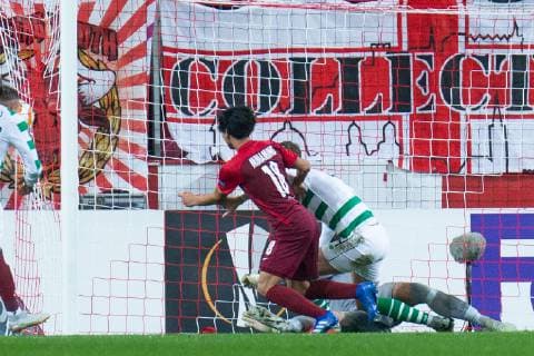 04.10.2018, xkvx, Fussball UEFA Europa League, FC Salzburg - Celtic Glasgow emspor, v.l. Goal scored, Tor zum 2:1 durch Takumi Minamino (FC Salzburg) (DFL DFB REGULATIONS PROHIBIT ANY USE OF PHOTOGRAPHS as IMAGE SEQUENCES and or QUASI-VIDEO) Salzburg