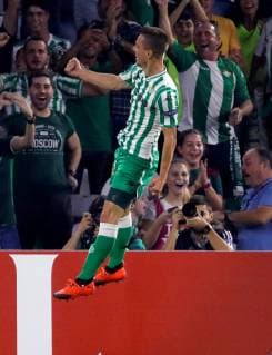 Real Betis Argentinian midfielder Giovani Lo Celso jubilates a goal during the UEFA Europa League 2nd round match between Real Betis and Dudelange, at the Benito Villamarin stadium, in Seville, Andalusia, Spain, 04 October 2018. Real Betis vs. Dudelange !ACHTUNG: NUR REDAKTIONELLE NUTZUNG!  Copyright: xJulioxMunozx SEV12 20181004-636742838598884983