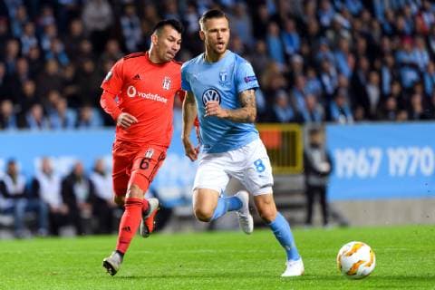 181004 Gary Alexis Medel Soto of Besiktas and Arn?r Ingvi Traustason of Malmö FF during the Europa League group stage match between Malmö FF and Besiktas on October 4, 2018 in Malmö. Photo: Ludvig Thunman BILDBYRN kod LT 35544 Copyright: LUDVIGxTHUNMAN BB181004LT012
