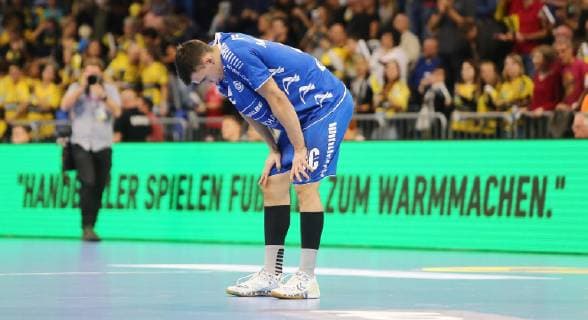Ivan Martinovic (Gummersbach) nach dem Abpfiff beim Spiel Rhein Neckar Loewen vs. VFL Gummersbach in der 1. Handball Bundesliga am 04.10.2018 Rhein Neckar Loewen vs. VFL Gummersbach, Handball, 1. Handball Bundesliga, 04.10.2018 Mannheim *** Ivan Martinovic Gummersbach after the final whistle at the game Rhein Neckar Loewen vs VFL Gummersbach in the 1 Handball Bundesliga at 04 10 2018 Rhein Neckar Loewen vs VFL Gummersbach Handball 1 Handball Bundesliga 04 10 2018 Mannheim Copyright: xEIBNER MichaelxBermelx EP_MBL