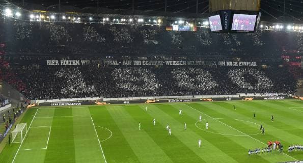 04.10.2018, xblx, Fussball UEFA Europa League, Eintracht Frankfurt - Lazio Rom emspor, v.l. Choreographie der Fans vor dem Spiel (DFL DFB REGULATIONS PROHIBIT ANY USE OF PHOTOGRAPHS as IMAGE SEQUENCES and or QUASI-VIDEO) Frankfurt am Main