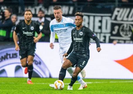 04.10.2018, xfux, Fussball UEFA Europa League, Eintracht Frankfurt - Lazio Rom, emspor, v.l. Sergej Milinkovic-Savic (Lazio Rom), Jonathan de Guzman (Eintracht Frankfurt) Frankfurt am Main