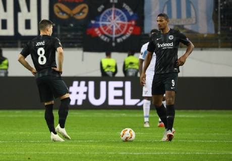 Anstoss von Luka Jovic (Eintracht Frankfurt) und Sebastien Haller (Eintracht Frankfurt) - 04.10.2018: Eintracht Frankfurt vs. Lazio Rom, UEFA Europa League 2. Spieltag, Commerzbank Arena, DISCLAIMER: DFL regulations prohibit any use of photographs as image sequences and or quasi-video.
