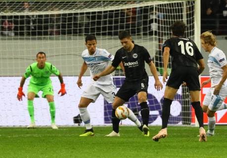 Luka Jovic (Eintracht Frankfurt) greift an - 04.10.2018: Eintracht Frankfurt vs. Lazio Rom, UEFA Europa League 2. Spieltag, Commerzbank Arena, DISCLAIMER: DFL regulations prohibit any use of photographs as image sequences and or quasi-video.