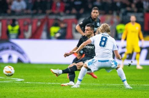 04.10.2018, xfux, Fussball UEFA Europa League, Eintracht Frankfurt - Lazio Rom, emspor, v.l. Filip Kostic (Eintracht Frankfurt), Dusan Basta (Lazio Rom) Frankfurt am Main