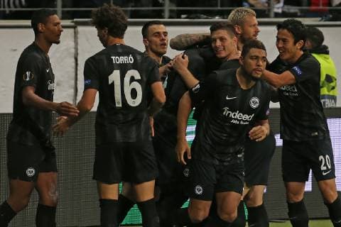 Fußball Europa League 02. Spieltag Eintracht Frankfurt - Lazio Rom am 04.10.2018 in der Commerzbank-Arena in Frankfurt Jubel, Torjubel, Torschuetze, Torschütze Danny da Costa (Frankfurt) jubelt nach seinem Tor zum 1 zu 0 mit der Mannschaft , u.a. mit Makoto Hasebe (Frankfurt) , Marco Russ (Frankfurt) , Filip Kostic (Frankfurt) , Luka Jovic (Frankfurt) , Lucas Torro (Frankfurt) , Sebastien Haller (Frankfurt)