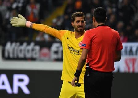 04.10.2018, xjhx, Fussball UEFA Europa League, Eintracht Frankfurt - Lazio Rom emspor, v.l. Kevin Trapp (Eintracht Frankfurt) (DFL DFB REGULATIONS PROHIBIT ANY USE OF PHOTOGRAPHS as IMAGE SEQUENCES and or QUASI-VIDEO) Frankfurt am Main