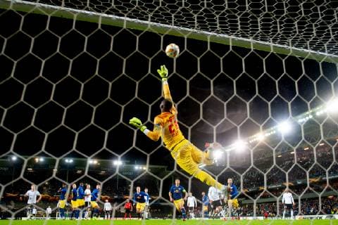 181004 Goalkeeper Yvon Mvogo of RB Leipzig with a save during the Europa League match between Rosenborg and RB Leipzig on October 4, 2018 in Trondheim. Photo: Jon Olav Nesvold BILDBYRAN kod JE 160318 Copyright: JONxOLAVxNESVOLD BB181004JE058