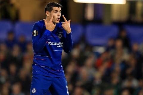 FuÃŸball, EL, FC Chelsea - Vidi FC Szekesfehervar 4th October 2018, Stamford Bridge, London, England; UEFA Europa League football, Chelsea versus Videoton; A frustrated & xc1;lvaro Morata of Chelsea complains to the referee about a decision  ActionPlus12068012 ShaunxBrooks