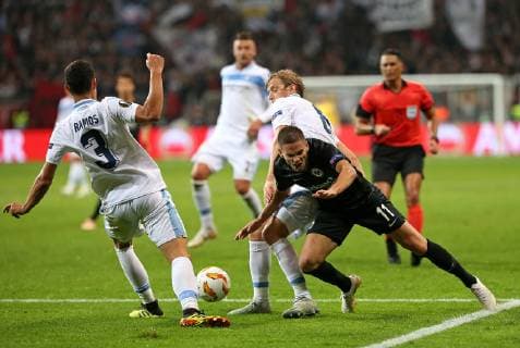 04.10.2018, Fussball UEFA Europa League 2018 2019, Gruppenphase, 2.Spieltag, Eintracht Frankfurt - Lazio Rom, in der Commerzbank-Arena Frankfurt. (L-R) Luiz Felipe (Lazio Rom), Dusan Basta (Lazio Rom) im Zweikampf mit Mijat Gacinovic (Eintracht Frankfurt)