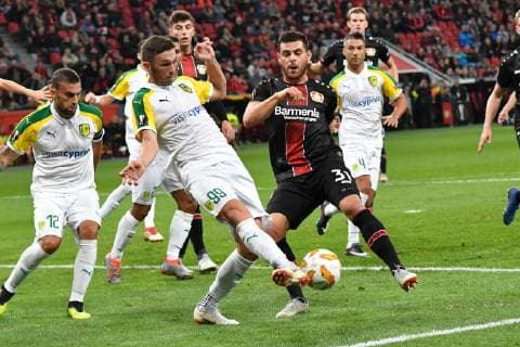 GER, UEFA EL, Bayer 04 Leverkusen (GER) vs. AEK Larnaka (CYP) 04. 10.2018, BayArena, Leverkusen, Europaleque, Vorrunde, GER, UEFA EL, Bayer 04 Leverkusen (GER) vs. AEK Larnaka (CYP), DFL regulations prohibit any use of photographs as image sequences and or quasi-video im Bild picture shows: im Strafraum Kevin Volland (Leverkusen 31), im Zweikampf gegen Apostolos Giannou (AEK Larnaka 99),
