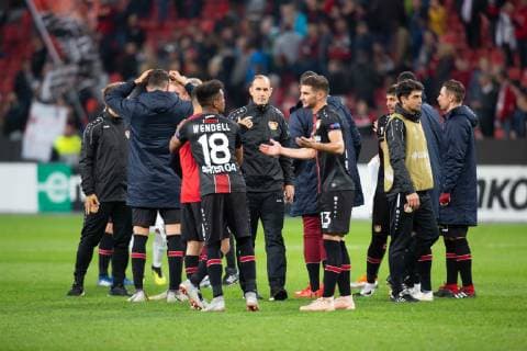 Leverkusen, Germany, 04.10.2018, UEFA Europa League - 2018 19 Season, Vorrunde, Gruppenphase - Gruppe A - 2. Spieltag, Bayer 04 Leverkusen - AEK Larnaka, Wendell (B04), Cheftrainer Heiko Herrlich (B04), Lucas Alario (B04) nach dem Abpfiff. ( DeFodi512