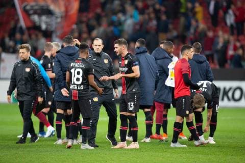 Leverkusen, Germany, 04.10.2018, UEFA Europa League - 2018 19 Season, Vorrunde, Gruppenphase - Gruppe A - 2. Spieltag, Bayer 04 Leverkusen - AEK Larnaka, Wendell (B04), Cheftrainer Heiko Herrlich (B04), Lucas Alario (B04) nach dem Abpfiff. ( DeFodi512