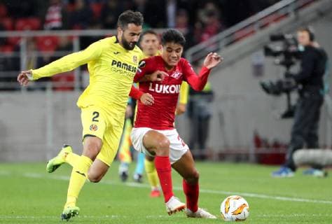 MOSCOW, RUSSIA â€“ OCTOBER 4, 2018: Villarreal s Mario Gaspar (L) and FC Spartak Moscow s Lorenzo Melgarejo in action in their 2018 19 UEFA Europa League Group G Round 2 football match at Otkrytie Arena Stadium. Sergei Fadeichev TASS  TS092940