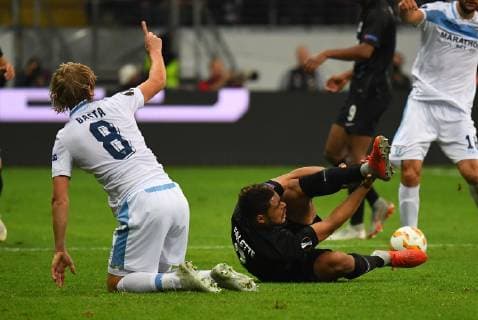 04.10.2018, xjhx, Fussball UEFA Europa League, Eintracht Frankfurt - Lazio Rom emspor, v.l. Dusan Basta (Lazio Rom),m Simon Falette (Eintracht Frankfurt) Gelbe Karte fuer, receive a yellow card, (DFL DFB REGULATIONS PROHIBIT ANY USE OF PHOTOGRAPHS as IMAGE SEQUENCES and or QUASI-VIDEO) Frankfurt am Main