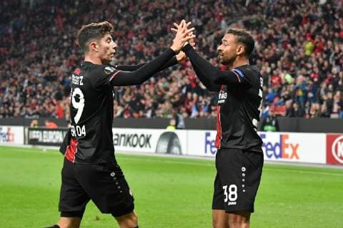Sport Bilder des Tages GER, UEFA EL, Bayer 04 Leverkusen (GER) vs. AEK Larnaka (CYP) 04. 10.2018, BayArena, Leverkusen, Europaleque, Vorrunde, GER, UEFA EL, Bayer 04 Leverkusen (GER) vs. AEK Larnaka (CYP), DFL regulations prohibit any use of photographs as image sequences and or quasi-video im Bild picture shows: Kai Havertz (Leverkusen 29), bedankt sich bei Karim Bellarabi (Leverkusen 38), fuer die Flanke zum 1:1
