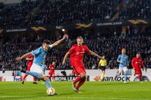 Fußball, EL, Malmö FF - Besiktas Istanbul 181004 Markus Rosenberg of Malmö FF and Adem Ljajic of Besiktas during the Europa League group stage match between Malmö FF and Besiktas on October 4, 2018 in Malmö. Photo: Petter Arvidson BILDBYRN kod PA 92119 Copyright: PETTERxARVIDSON BB181004PA031
