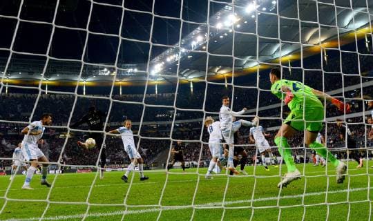 Sport Bilder des Tages 04.10.2018, xfux, Fussball UEFA Europa League, Eintracht Frankfurt - Lazio Rom, emspor, v.l. Danny da Costa (Eintracht Frankfurt), Silvio Proto (Lazio Rom) Goal scored, Tor zum 1:0 Frankfurt am Main