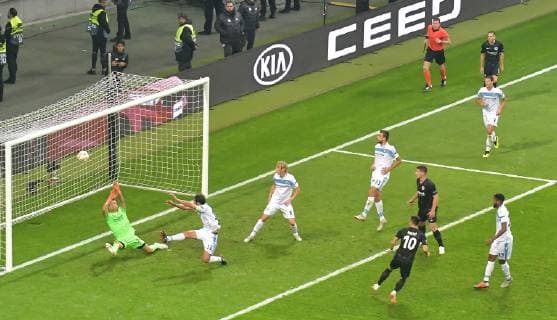 04.10.2018, xblx, Fussball UEFA Europa League, Eintracht Frankfurt - Lazio Rom emspor, v.l. Filip Kostic (Eintracht Frankfurt), Goal scored, Tor zum 2:1, (DFL DFB REGULATIONS PROHIBIT ANY USE OF PHOTOGRAPHS as IMAGE SEQUENCES and or QUASI-VIDEO) Frankfurt am Main