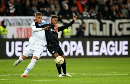 Deutschland, Frankfurt am Main, Commerzbank-Arena, 04.10.2018, Fussball - UEFA Europa League - Eintracht Frankfurt - Lazio Rom Bild: v. lk. Sergej Milinkovic-Savic (Lazio Rom, 21) und Jonathan de Guzman (Eintracht Frankfurt, 6) Copyright: HMBxMedia xHeikoxBecker