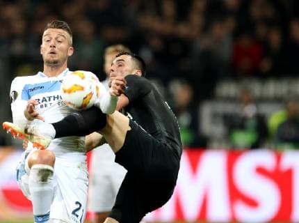 Deutschland, Frankfurt am Main, Commerzbank-Arena, 04.10.2018, Fussball - UEFA Europa League - Eintracht Frankfurt - Lazio Rom Bild: v. lk. Sergej Milinkovic-Savic (Lazio Rom, 21) und Filip Kostic (Eintracht Frankfurt, 10) Copyright: HMBxMedia xHeikoxBecker