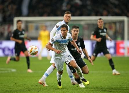 04.10.2018, Fussball UEFA Europa League 2018 2019, Gruppenphase, 2.Spieltag, Eintracht Frankfurt - Lazio Rom, in der Commerzbank-Arena Frankfurt. (L-R) Luiz Felipe (Lazio Rom) im Zweikampf mit Luka Jovic (Eintracht Frankfurt)