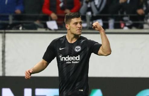 celebrate the goal, Torjubel zum 3:1 von Luka Jovic (Eintracht Frankfurt) - 04.10.2018: Eintracht Frankfurt vs. Lazio Rom, UEFA Europa League 2. Spieltag, Commerzbank Arena, DISCLAIMER: DFL regulations prohibit any use of photographs as image sequences and or quasi-video.