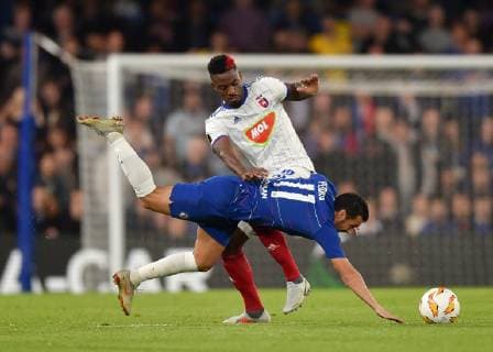 London, England, 04.10.2018, UEFA Europa League - 2018 19 Season, Vorrunde, Gruppenphase - Gruppe L - 2. Spieltag, FC Chelsea - Vidi FC Szekesfehervar, Stopira (Vorskla) and Pedro (Chelsea) battle for the ball ( DeFodi056