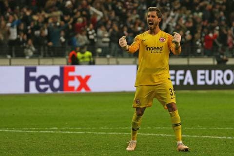Fußball Europa League 02. Spieltag Eintracht Frankfurt - Lazio Rom am 04.10.2018 in der Commerzbank-Arena in Frankfurt Torwart Kevin Trapp (Frankfurt) freut sich ausgelassen über das Tor zum 3 zu 1 von Sebastien Haller (Frankfurt)