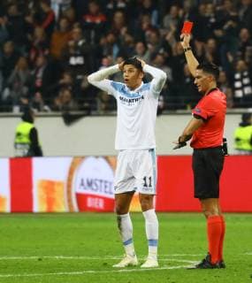 Rote Karte für Joaquin Leiva (Lazio Rom) - 04.10.2018: Eintracht Frankfurt vs. Lazio Rom, UEFA Europa League 2. Spieltag, Commerzbank Arena, DISCLAIMER: DFL regulations prohibit any use of photographs as image sequences and or quasi-video.