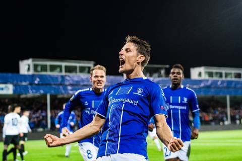 Fußball, EL, Sarpsborg 08 FF - KRC Genk 181004 Kristoffer Zachariassen of Sarpsborg 08 celebrates after 2-1 during the Europa League match between Sarpsborg 08 and Genk on October 4, 2018 in Sarpsborg. Photo: Fredrik Varfjell BILDBYRN kod FV 150147 Copyright: FREDRIKxVARFJELL BB181004FV019