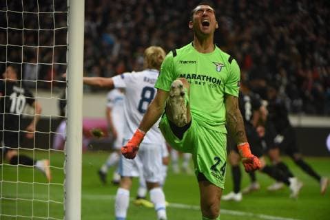 Sport Bilder des Tages 04.10.2018 GER, Frankfurt am Main, Commerzbankarena UEFA Europa League Eintracht Frankfurt (SGE) - Lazio Rom Frust bei Torwart Silvio Proto (Lazio Rom) DFL regulations prohibit any use of photographs as image sequences and or quasi-video