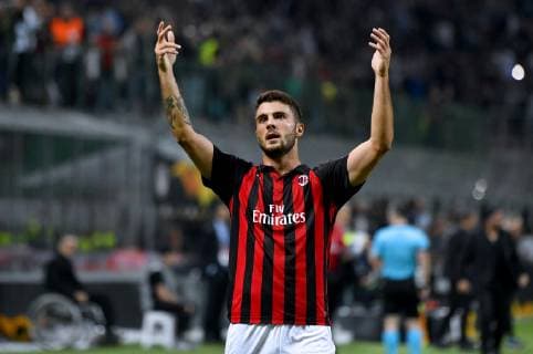 IPP20181004 Football - soccer: UEFA Europa League 2018 2019, AC Mailand - Olympiakos Piräus, patrick cutrone esulta dopo il gol del 3-1 (Verwendung nur in Deutschland - GERMANY ONLY) *** IPP20181004 Football soccer UEFA Europa League 2018 2019 AC Milan Olympiacos Piraeus patrick cutrone esopho dopo il gol del 3 1 Use only in Germany GERMANY ONLY 