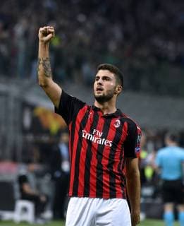 IPP20181004 Football - soccer: UEFA Europa League 2018 2019, AC Mailand - Olympiakos Piräus, patrick cutrone esulta dopo il gol del 3-1 (Verwendung nur in Deutschland - GERMANY ONLY) *** IPP20181004 Football soccer UEFA Europa League 2018 2019 AC Milan Olympiacos Piraeus patrick cutrone esopho dopo il gol del 3 1 Use only in Germany GERMANY ONLY 