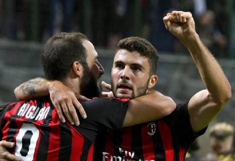 IPP20181004 Football - soccer: UEFA Europa League 2018 2019, AC Mailand - Olympiakos Piräus, patrick cutrone esulta con gonzalo higuain dopo il gol del 2-1 (Verwendung nur in Deutschland - GERMANY ONLY) *** IPP20181004 Football soccer UEFA Europa League 2018 2019 AC Milan Olympiacos Piraeus patrick cutrone esulta con gonzalo higuain dopo il gol del 2 1 Use only in Germany GERMANY ONLY 