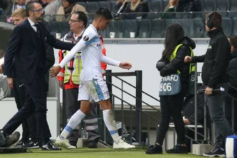 Fußball Europa League 02. Spieltag Eintracht Frankfurt - Lazio Rom am 04.10.2018 in der Commerzbank-Arena in Frankfurt Schiedsrichter Serdar Gözübüyük Goezuebueyuek (NED) hat Joaquin Correa (Lazio) die rote Karte gezeigt, der nur wiederwillig vom Platz schleicht