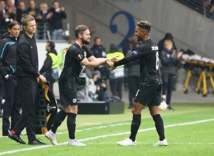 Marc Stendera (Eintracht Frankfurt) wird eingewechselt gegen Jonathan de Guzman (Eintracht Frankfurt)- 04.10.2018: Eintracht Frankfurt vs. Lazio Rom, UEFA Europa League 2. Spieltag, Commerzbank Arena, DISCLAIMER: DFL regulations prohibit any use of photographs as image sequences and or quasi-video.
