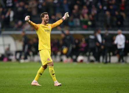 04.10.2018, Fussball UEFA Europa League 2018 2019, Gruppenphase, 2.Spieltag, Eintracht Frankfurt - Lazio Rom, in der Commerzbank-Arena Frankfurt. Jubel Torwart Kevin Trapp (Eintracht Frankfurt) zum Tor zum 4:1