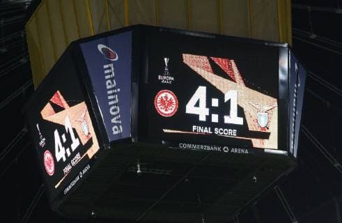 Endstand auf dem Videowürfel - 04.10.2018: Eintracht Frankfurt vs. Lazio Rom, UEFA Europa League 2. Spieltag, Commerzbank Arena, DISCLAIMER: DFL regulations prohibit any use of photographs as image sequences and or quasi-video.
