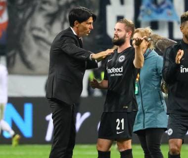 Marc Stendera (Eintracht Frankfurt) und Sportmanager Bruno Hübner (Eintracht Frankfurt) - 04.10.2018: Eintracht Frankfurt vs. Lazio Rom, UEFA Europa League 2. Spieltag, Commerzbank Arena, DISCLAIMER: DFL regulations prohibit any use of photographs as image sequences and or quasi-video.
